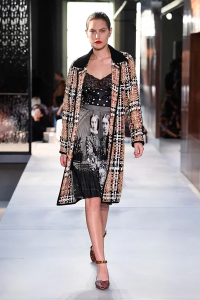 Look 27